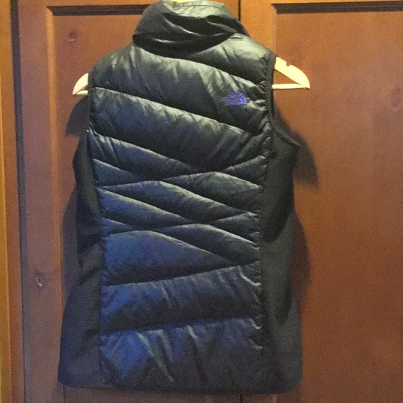 North face puffer vest ski lodge rodeo cowgirl barn chores hiking running winter - Picture 3 of 8